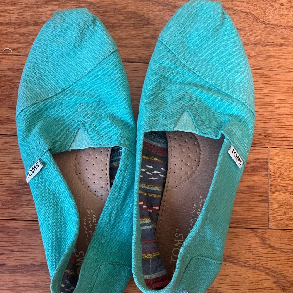 Toms